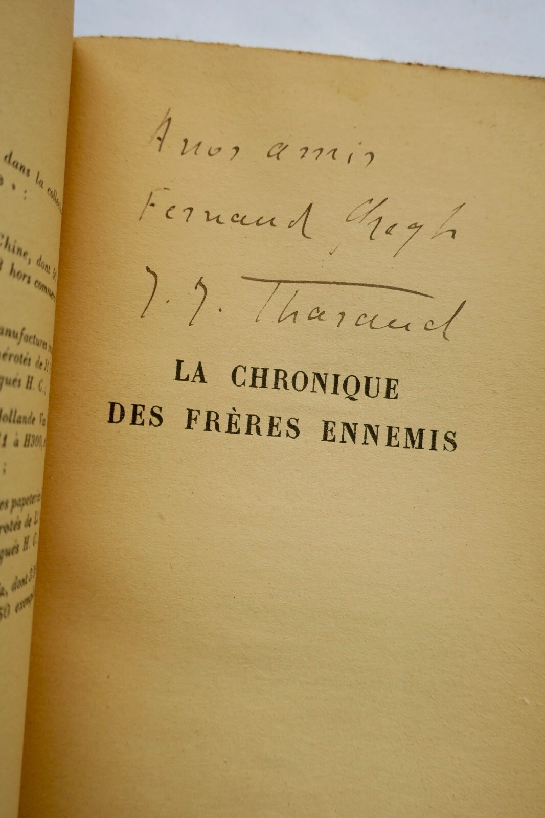 兄弟の争いを描いた作品<span class="lla-card-orig-wrap"><span class="lla-card-orig">❦ THARAUD LA CHRONIQUE DES FRERES ENNEMIS + dédicace</span></span> - La Librairie Antique