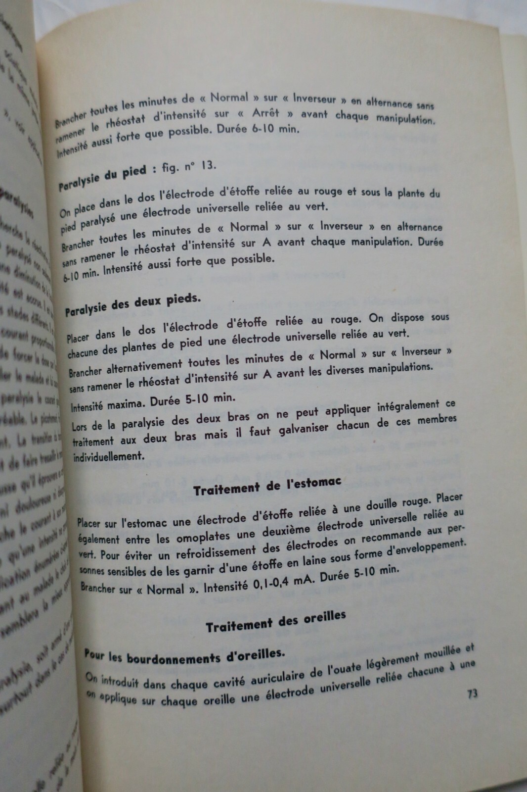 Moderne Therapie zu Hause mit schwachem Galvanstrom<span class="lla-card-orig-wrap"><span class="lla-card-orig">❦ Thérapeutique Moderne à domicile avec le courant galvanique faible 1961</span></span> - La Librairie Antique