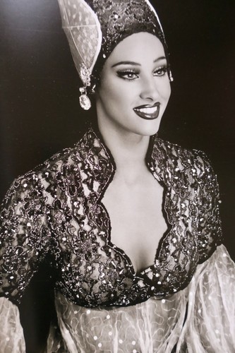 Exploring Dreamlike Portraits - Image 4