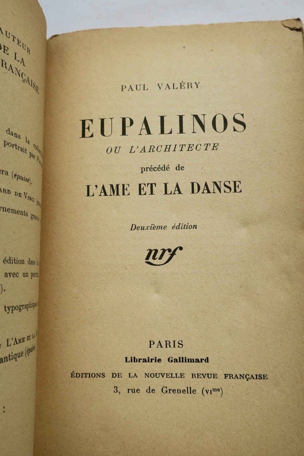 Architektonische Reflexionen und poetische Einblicke<span class="lla-card-orig-wrap"><span class="lla-card-orig">❦ VALERY (Paul). Eupalinos ou l’architecte précédé de L’Ame de la danse 1924</span></span> - La Librairie Antique