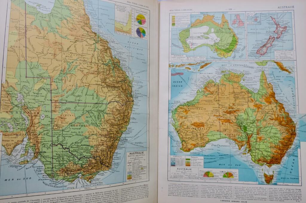 Historical and geographical atlas with 420 maps