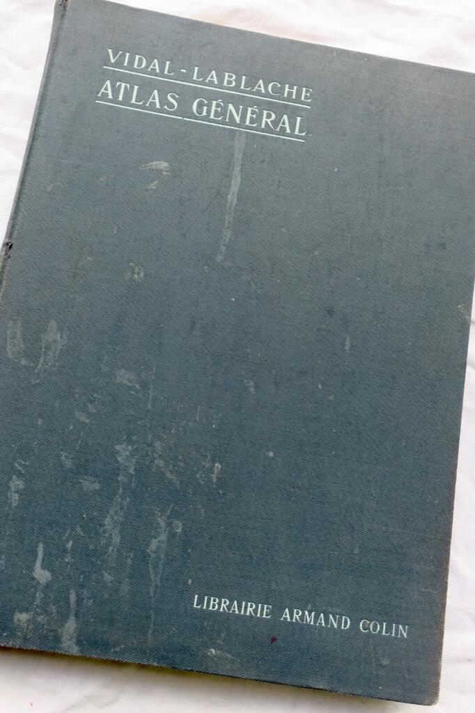 Historical and geographical atlas with 420 maps