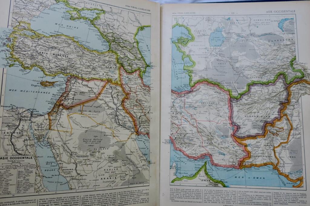 Historical and geographical atlas with 420 maps