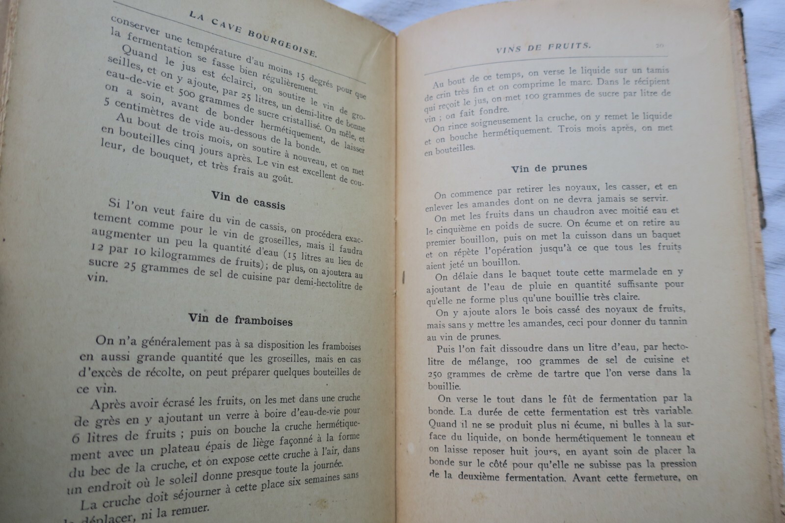 Guide to Wine and Brewing<span class="lla-card-orig-wrap"><span class="lla-card-orig">❦ Vin LÉCHALET LA CAVE BOURGEOISE 1909</span></span> - La Librairie Antique