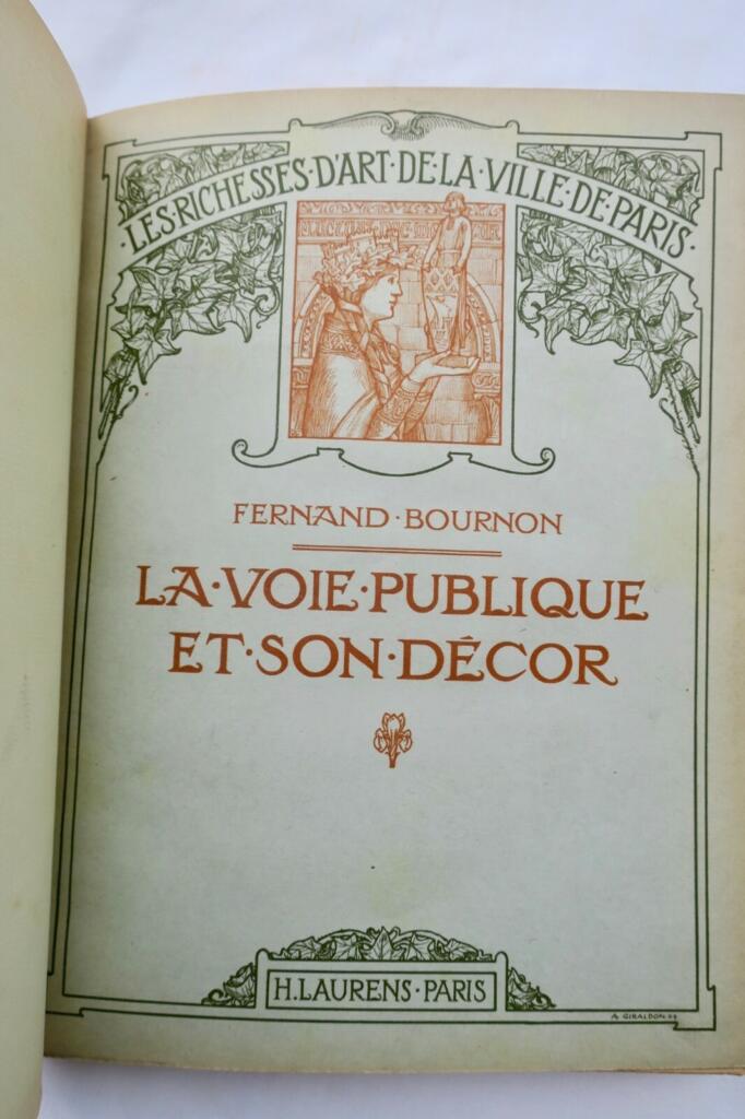 Public spaces and architectural ornaments of Paris