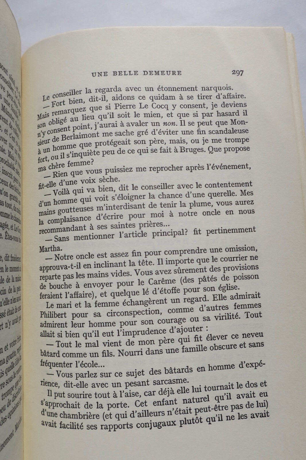 アイデンティティと権力を探求する哲学小説<span class="lla-card-orig-wrap"><span class="lla-card-orig">❦ YOURCENAR MARGUERITE L’OEUVRE AU NOIR GALLIMARD EO</span></span> - La Librairie Antique