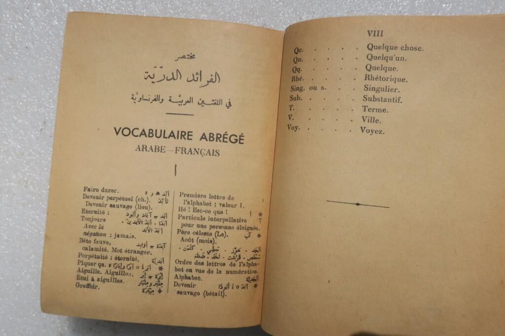 Arabisch Beirut 1940 Kleines arabisch-französisches Wörterbuch für den Schulgebrauch.