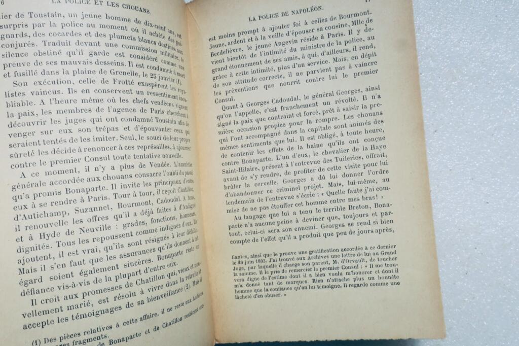 La police et les chouans sous le Consulat et l'Empire
Ernest Daudet