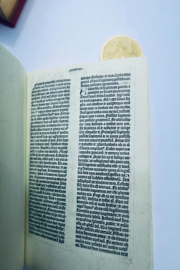 gutemberg Shuckburgh Miniaturbuch Die Gutenberg-Bibel 85 x 55 mm.