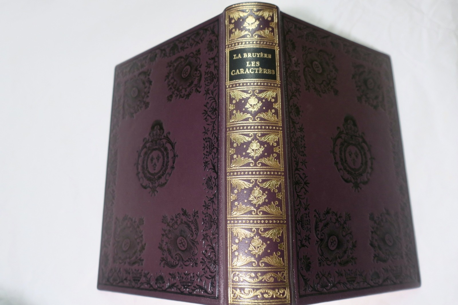 LA BRUYÈRE (Jean de), DIE CHARAKTERE, Illustrationen von Foulquier, Penguilly, ...