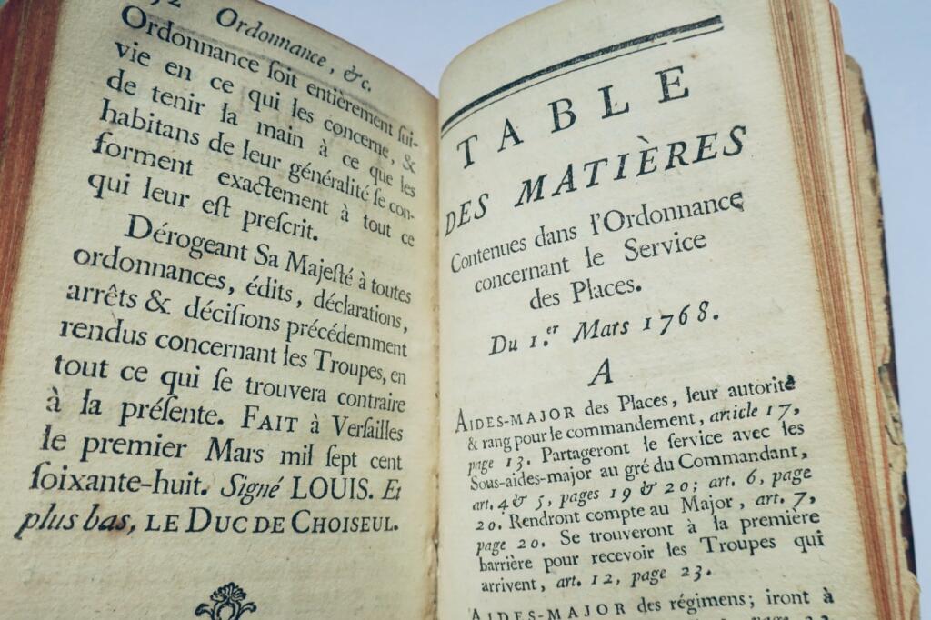 Louis XV Ordonnance du roi service dans les Places & les Quartiers 1768