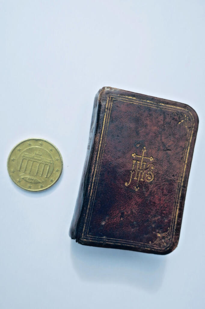 miniature 1900 l'enfant du bon dieu 43 x 64 mm