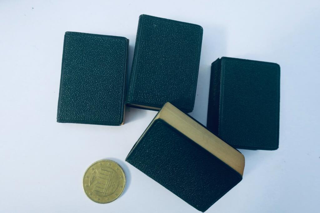 Portugal Wörterbücher Lilliput portugiesisch 35×50 mm kleines Möbel aus Bronze