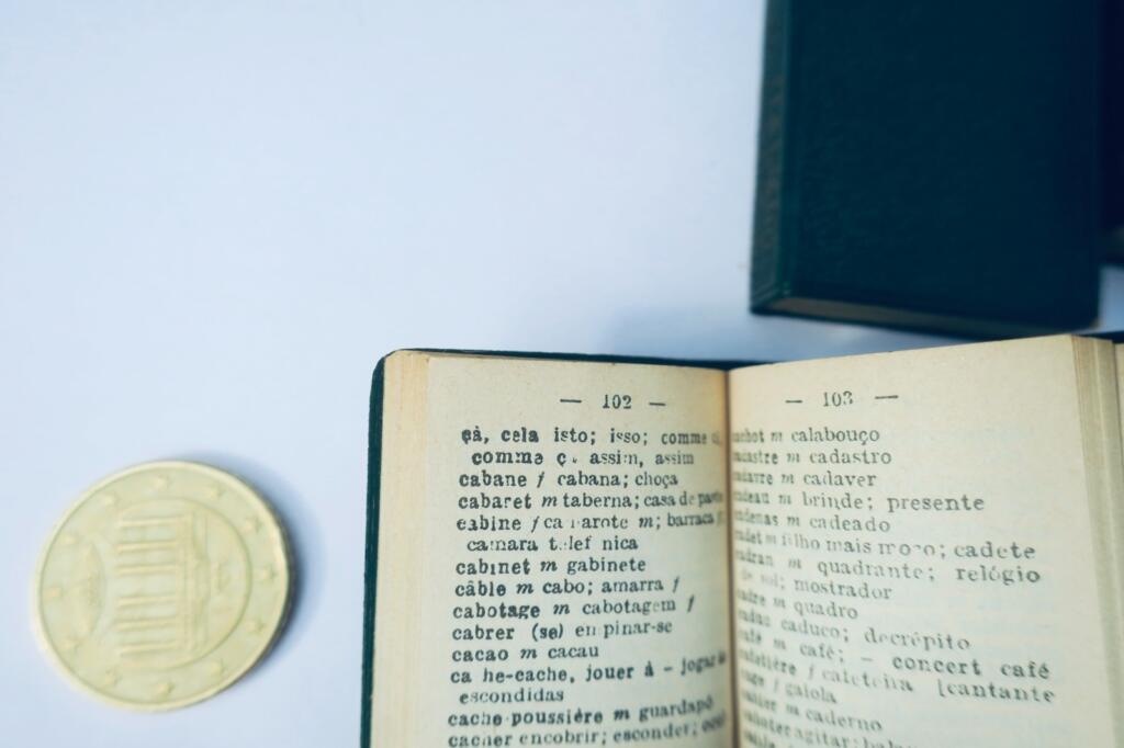 Portugal Wörterbücher Lilliput portugiesisch 35×50 mm kleines Möbel aus Bronze