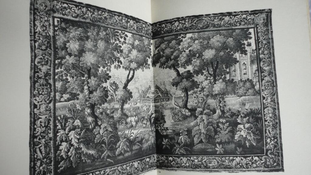 Tables modernes, objets d'art and furniture, tapestries, Verdures d'Aubusson