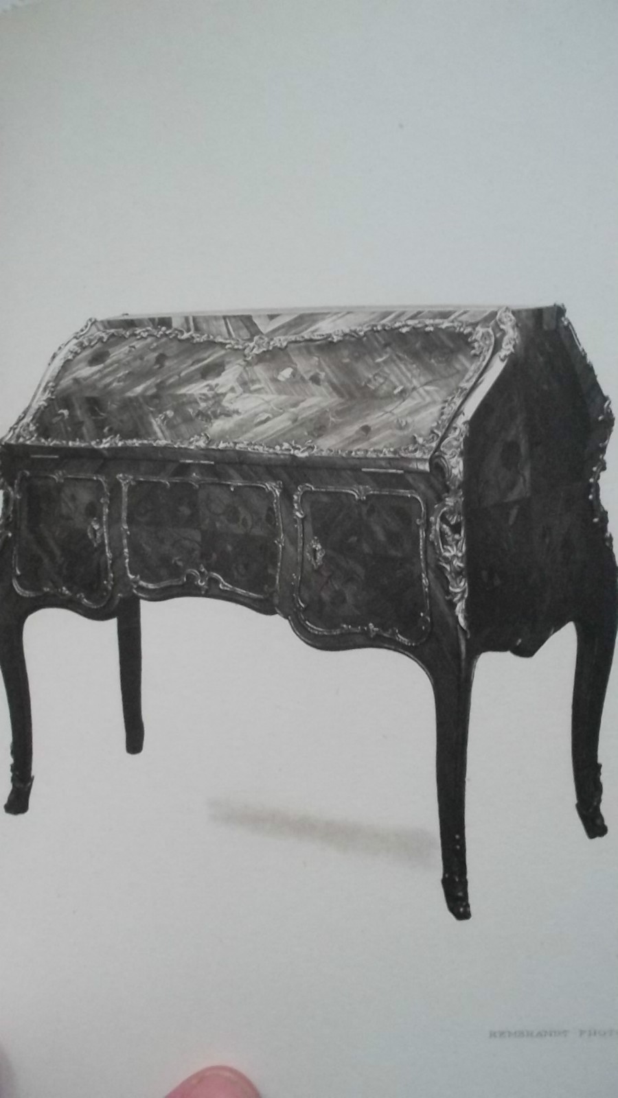 CATALOGUE OF THE COLLECTION OF FINE FRENCH FURNITURE, OBJECTS OF ART AND PORCELA – Image 3