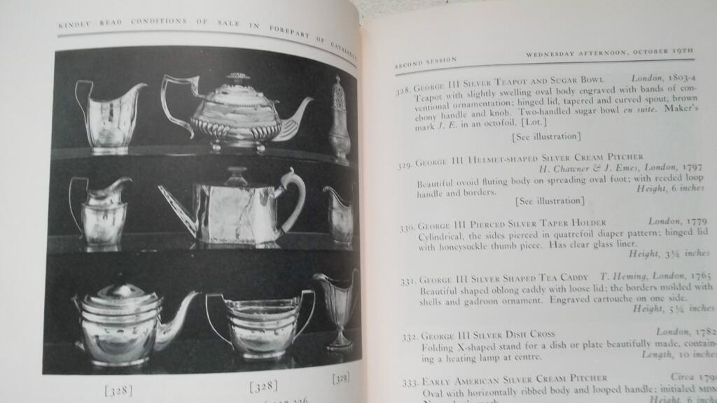 CATALOGUE DE LA COLLECTION DE MEUBLES FRANÇAIS D'EXCEPTION, D'OBJETS D'ART ET DE PORCELAINES