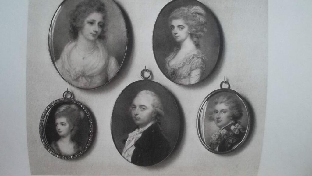 CATALOGUE DE LA COLLECTION DE MEUBLES FRANÇAIS D'EXCEPTION, D'OBJETS D'ART ET DE PORCELAINES