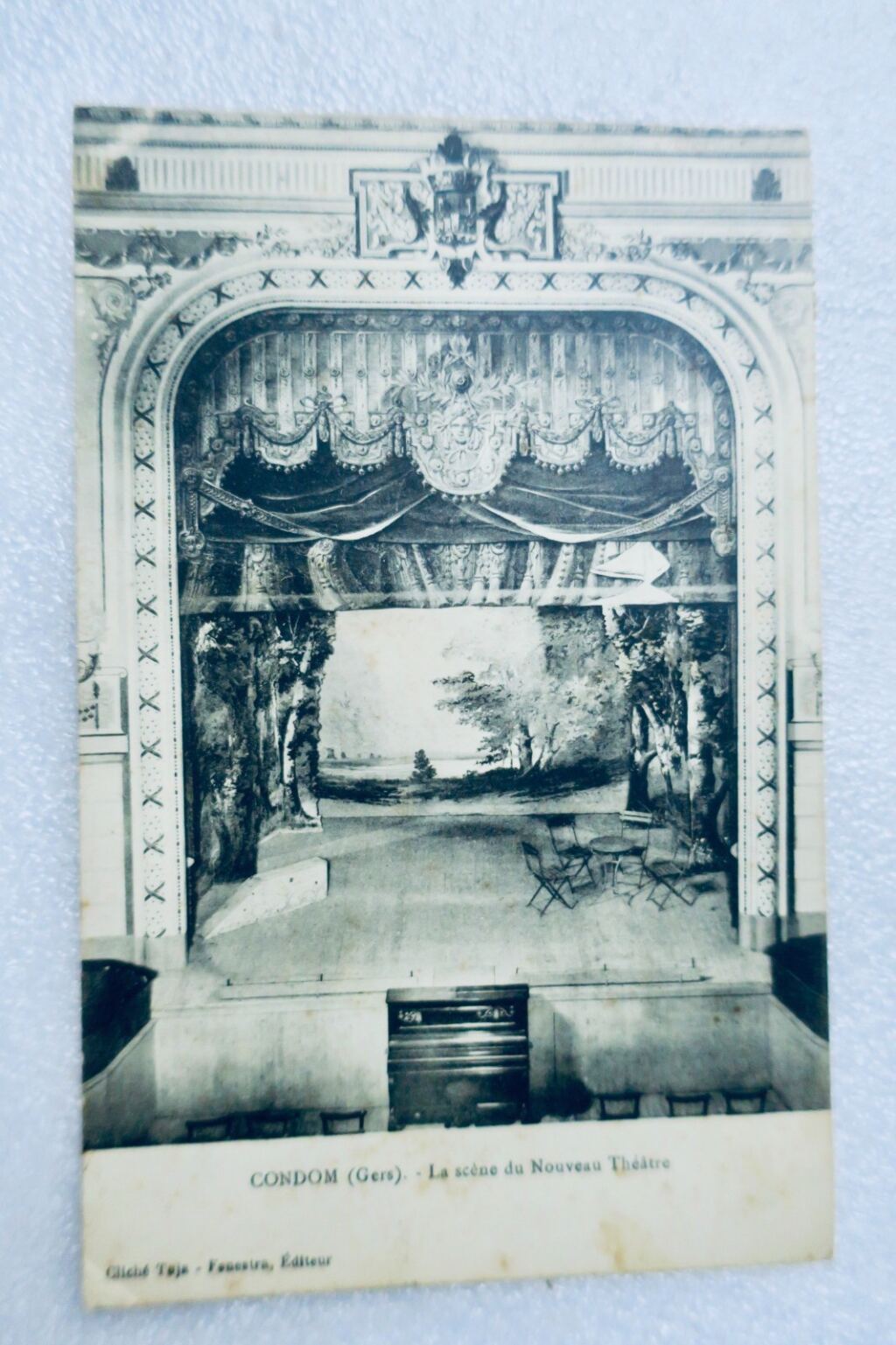 CONDOM 32 GERS Eintritt zum Theater & Szene aus dem neuen Theater 1907