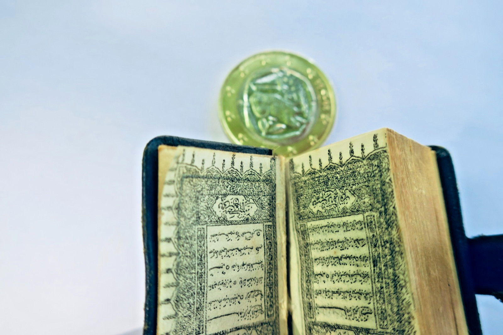 Koran, Minuskel, 38 x 25 x 14 mm