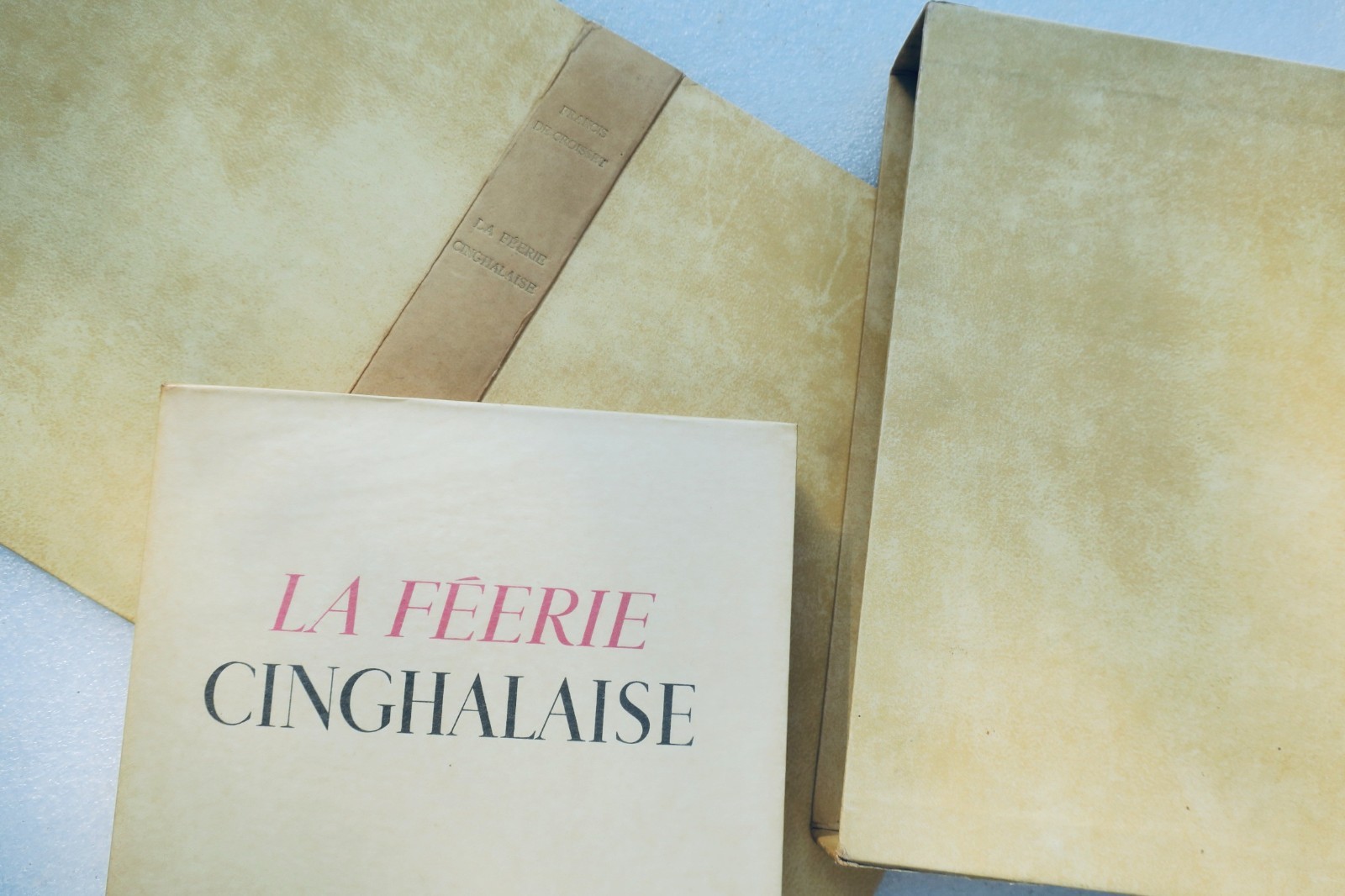 CROISSET illustré par FOUQUERAY & dédicacé LA FEERIE CINGHALAISE - La Librairie Antique