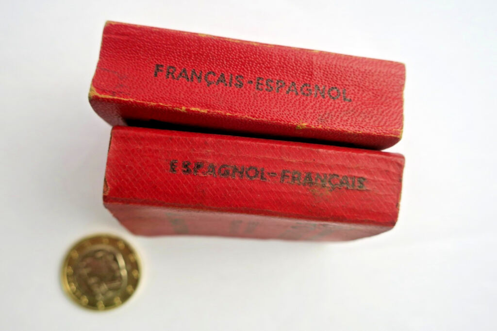 Espagnol-Anglais & Anglais-Espagnol Dictionnaires Poucet 40 x 58 mm