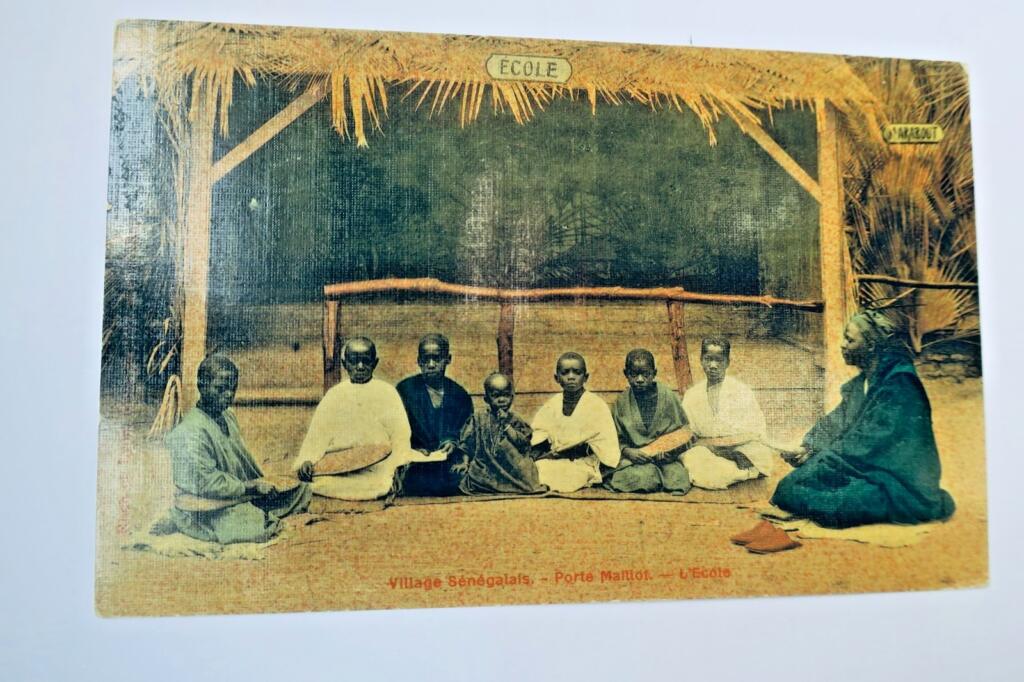 Exposition Porte Maillot, Village Sénégalais, L&rsquo;école