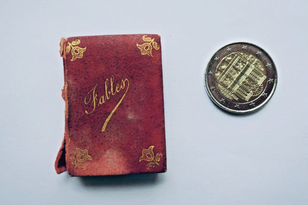 fable petit fabuliste de la jeunesse 32 x 46 mm. miniature