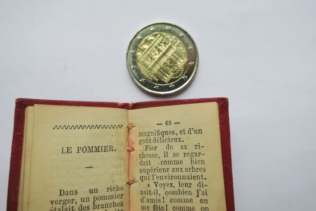 fable petit fabuliste de la jeunesse 32 x 46 mm. miniature