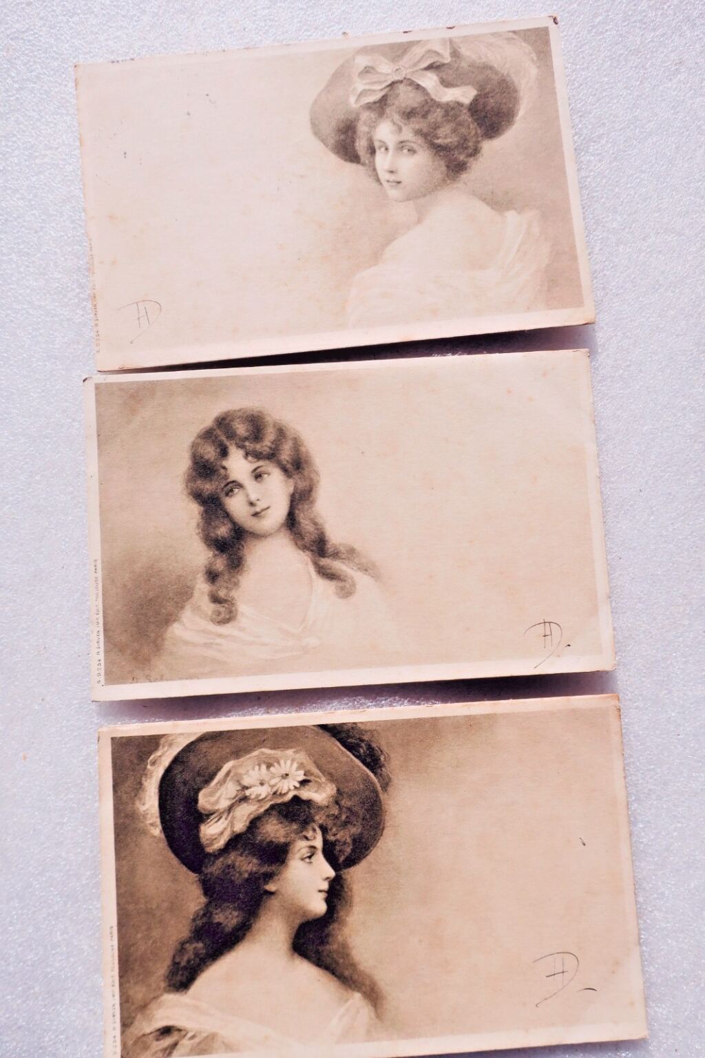 Femmes BELLE ÉPOQUE 3 CPA 1904