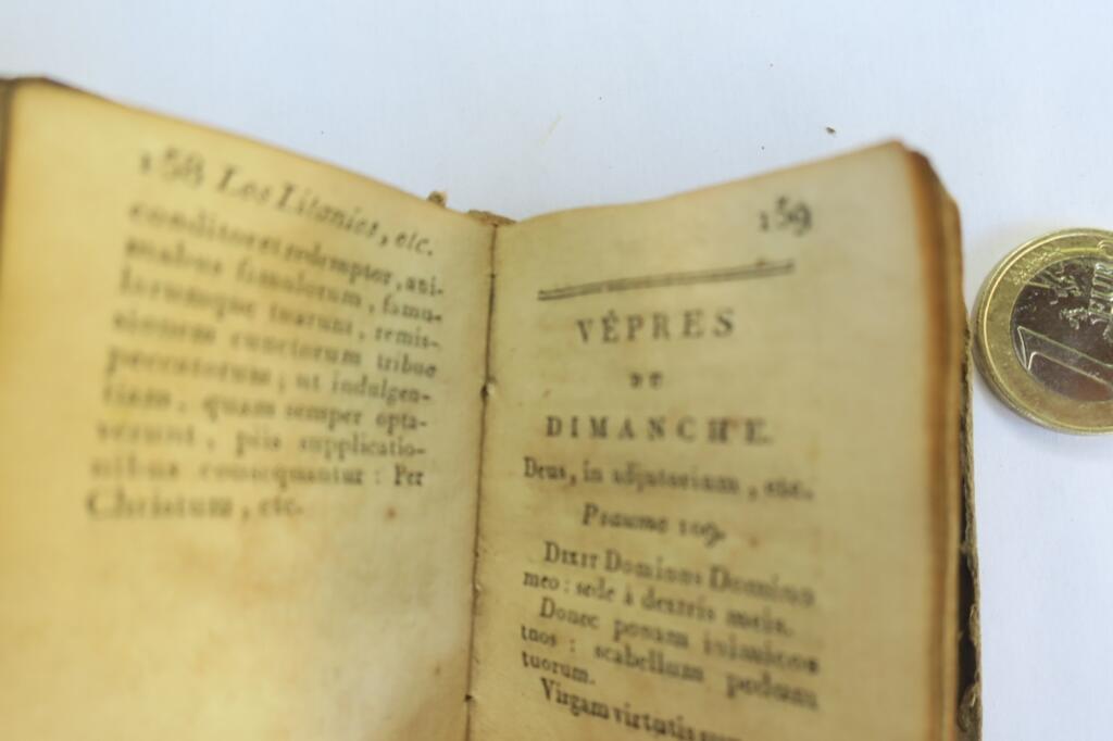 heures mignonnes à l&rsquo;usage universel 1809 miniature 50 x 65 mm.