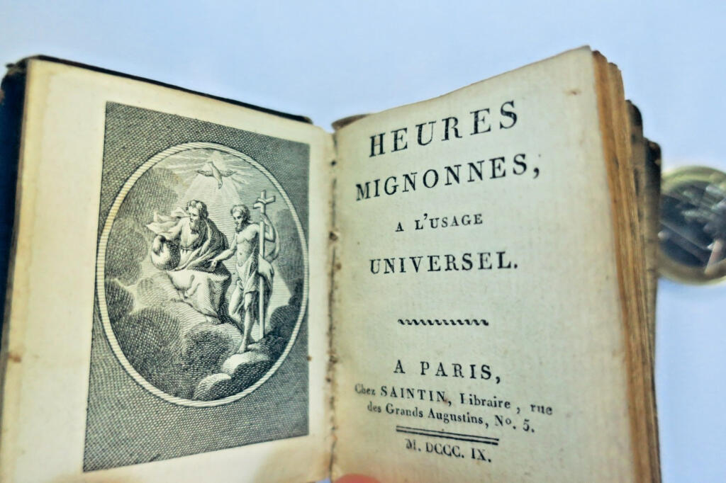 heures mignonnes à l&rsquo;usage universel 1809 miniature 50 x 65 mm.
