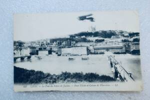 Lyon AVION pont du palais de justice