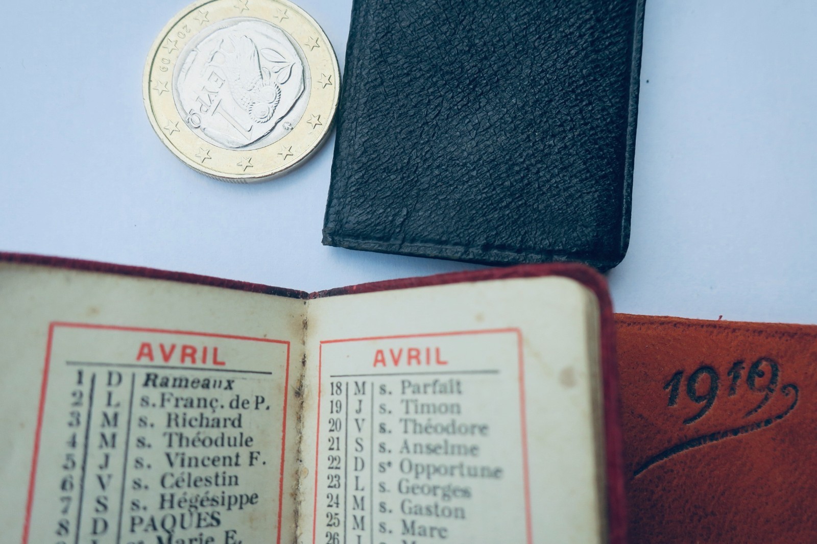 Tiny 1916–1920 war pocket diary, 35 x 50 mm.