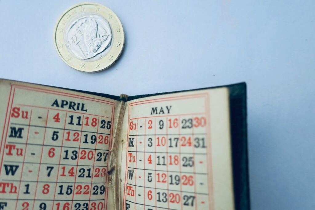 Tiny, calendar 1915, morocco binding, 40 x 46 mm.