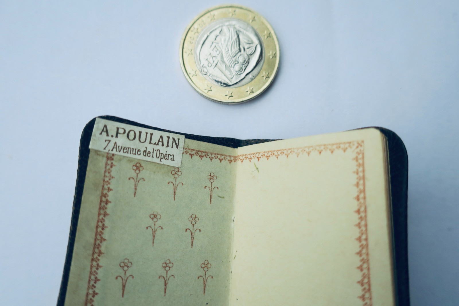 Tiny 1907 almanac, morocco binding, 59 x 33 mm