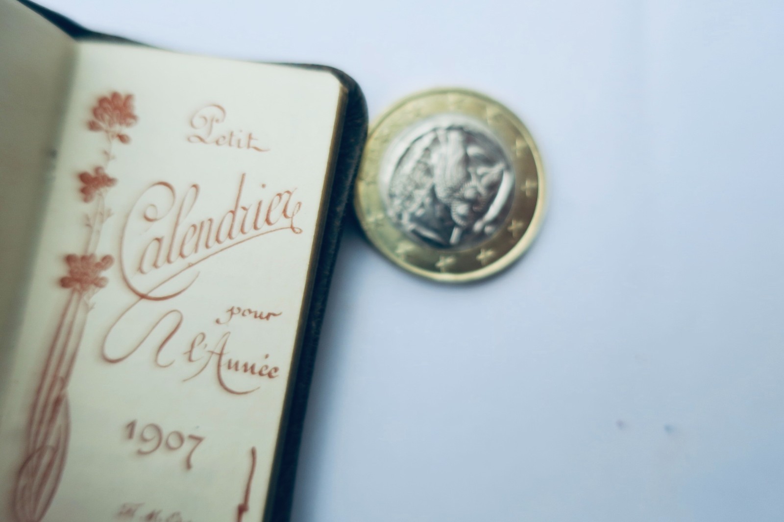 Tiny 1907 almanac, morocco binding, 59 x 33 mm