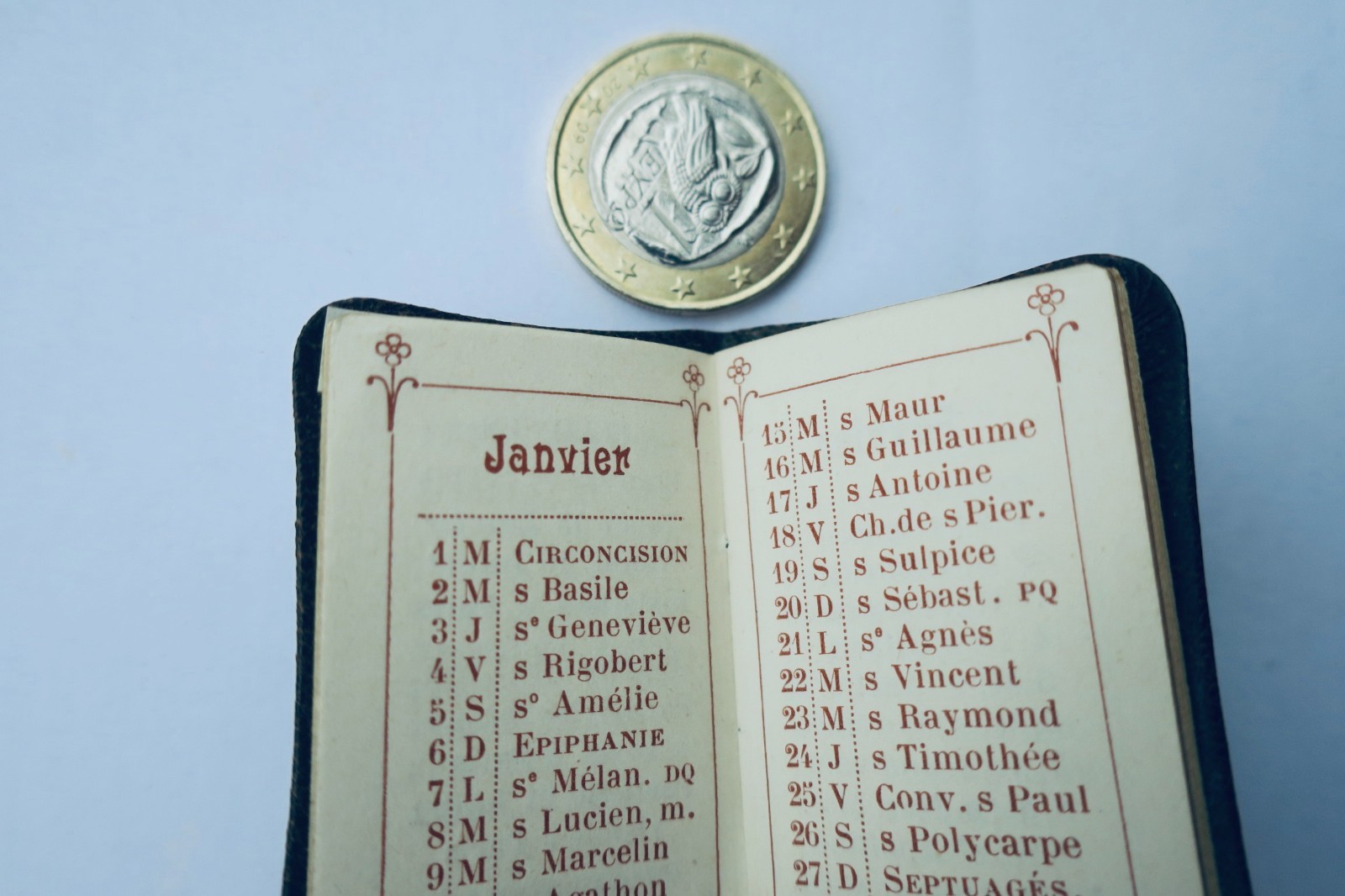 Tiny 1907 almanac, morocco binding, 59 x 33 mm