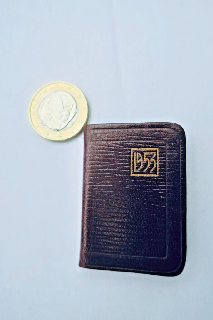 miniature calendar.. 1953, maroquin binding, 50 × 36 mm