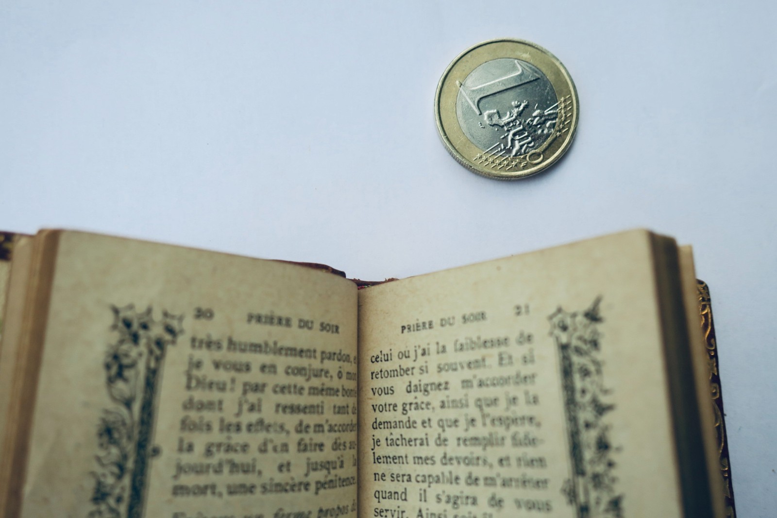 tiny Roman prayer book, 52 x 82 mm