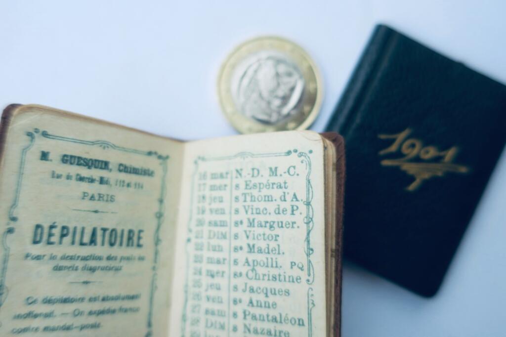 2 miniature notebooks, 1901, 35 x 50 mm. parfumer & papetier