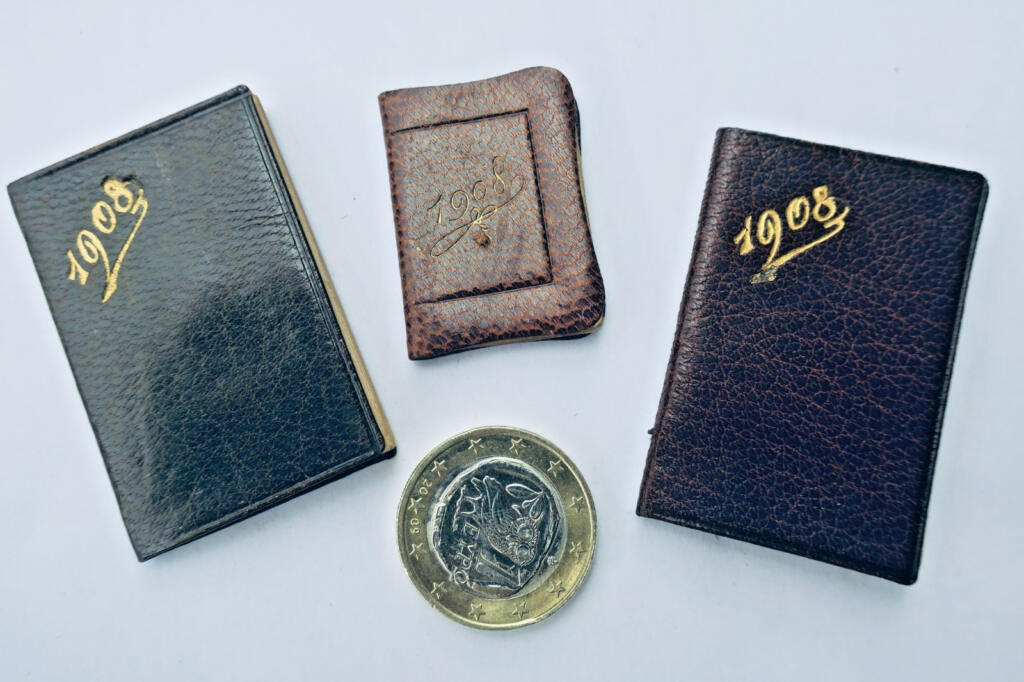 minuscules 3 agendas, calendriers.. 1908 33 x 46 mm. & 23 x 33 mm.