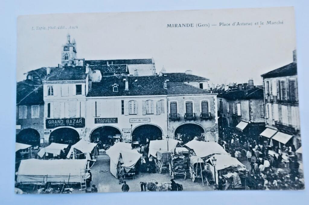 MIRANDE 32 la place d&rsquo;Astarac & le marché 1906