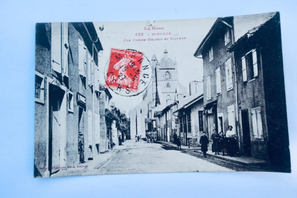 MIRANDE 32 Rue Pierre Delisle und Glockenturm