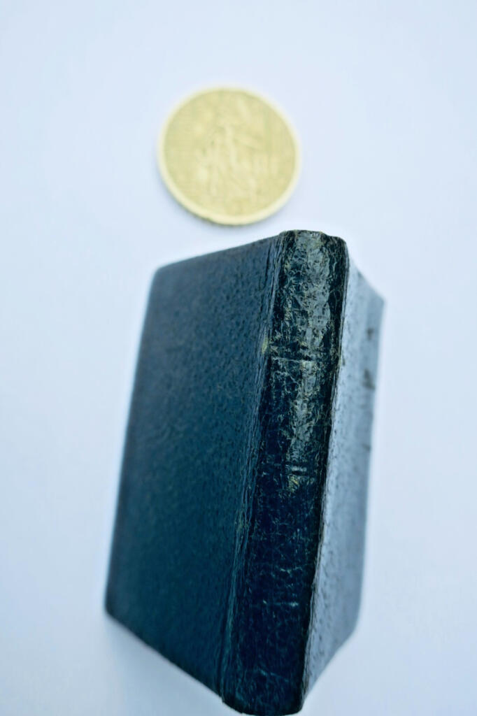 small Roman missal 33 x 53 mm