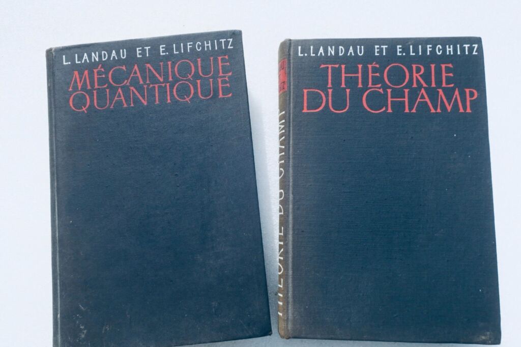 Physique théorique Mécanique quantique théorie du champ éditions Mir Moscou 1966