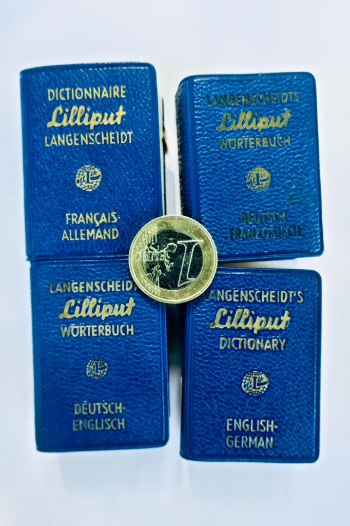 Translator dictionary Lilliput German French English miniature 36 × 50 mm