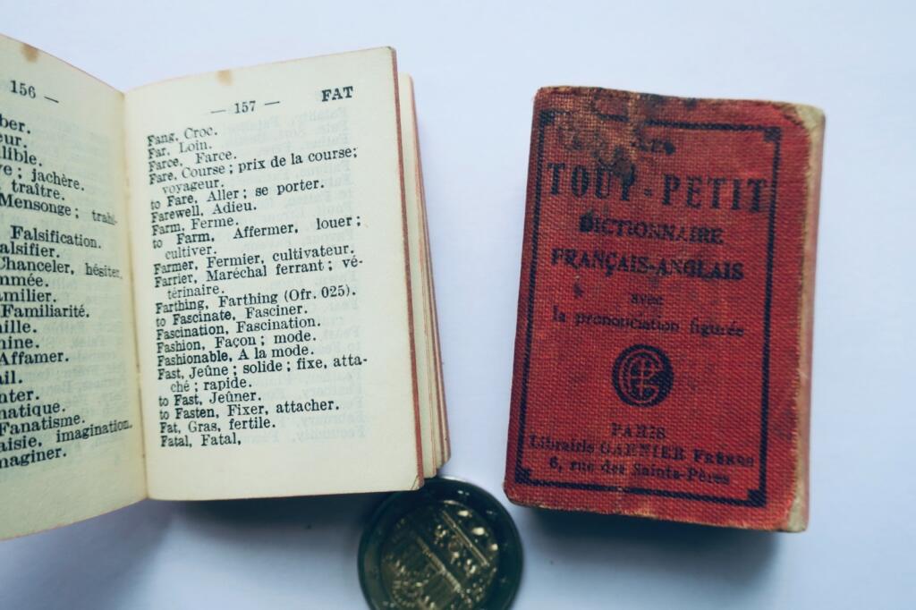 Lilliput translator dictionary French‑English English‑French miniature 60 × 40 mm
