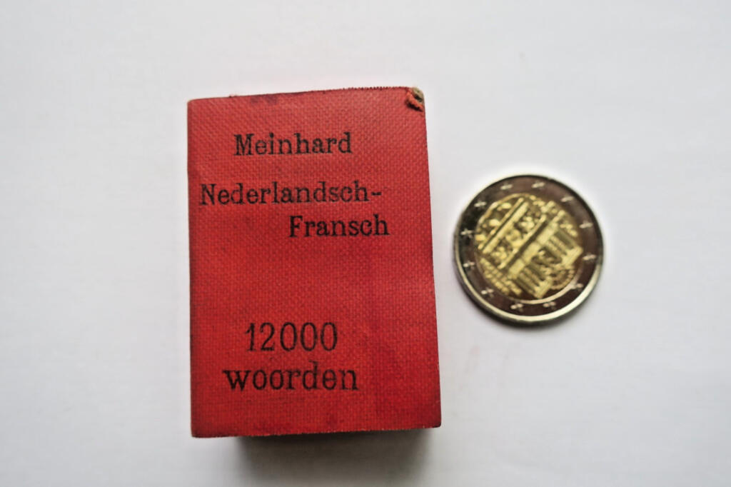 traducteur dict. lilliput nederlandsch-Fransch minuscule 36 x 48 mm.