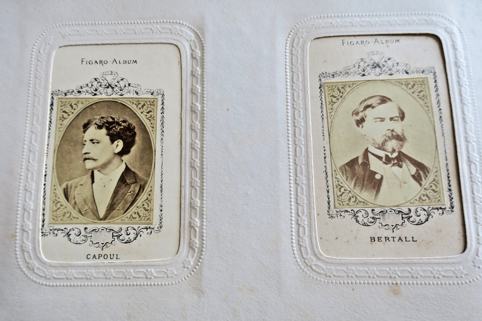 《Figaro》相簿，約1875年，94幅蛋白相紙相片